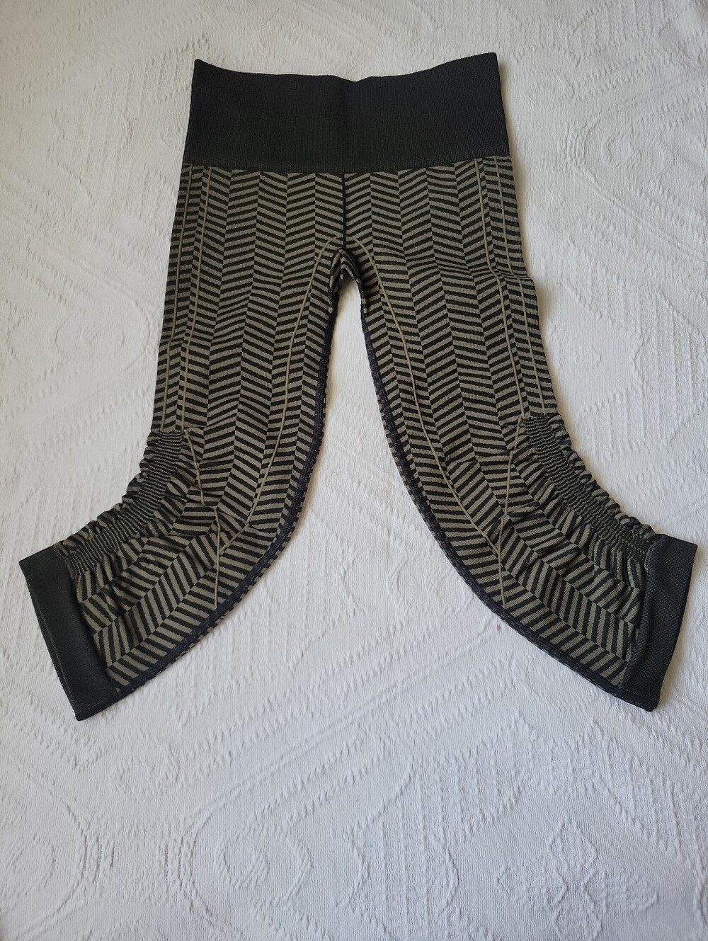Lululemon In The Flow Crop II Leggings - Heathered Fatigue Green - Size 2